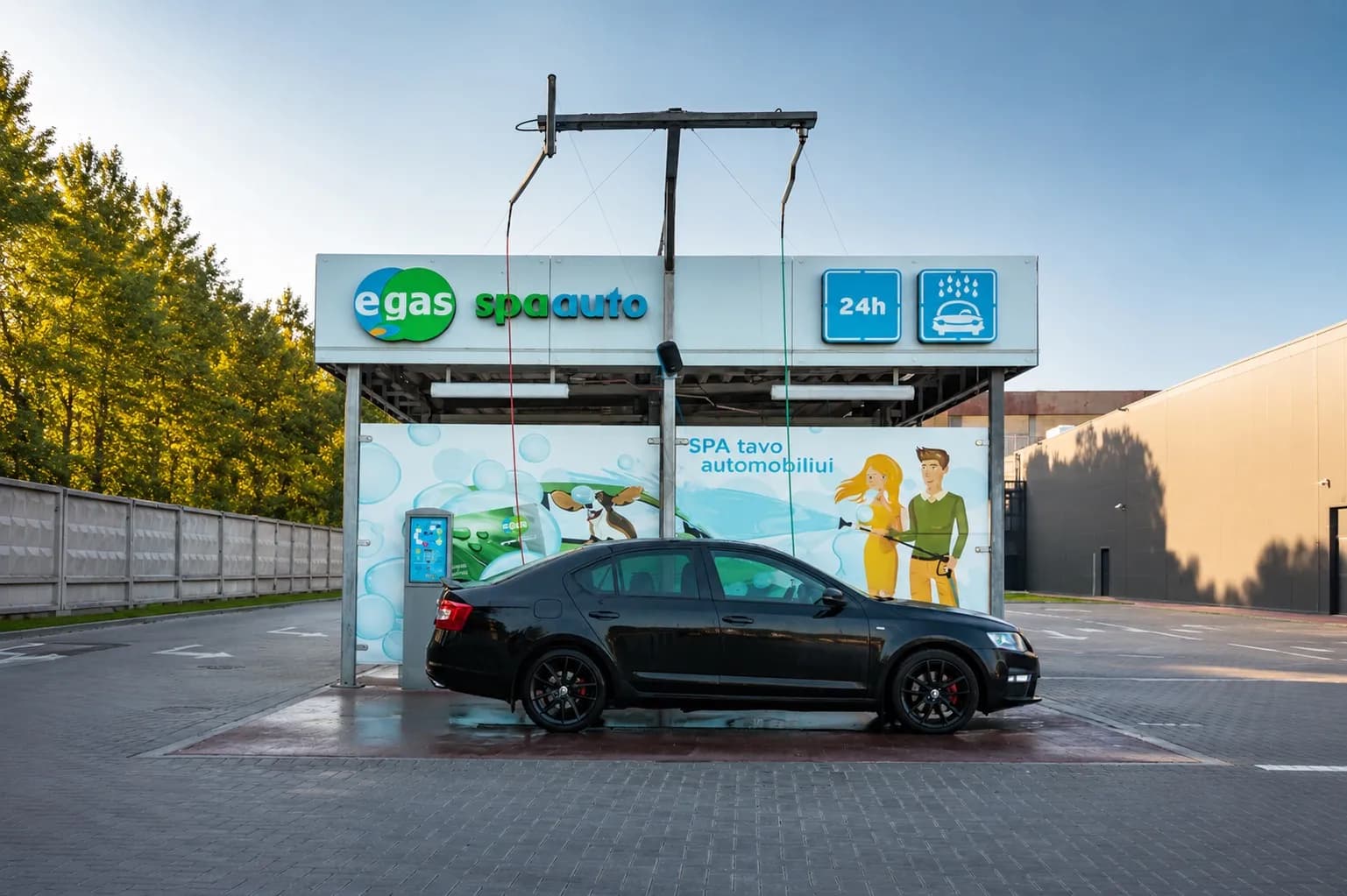 EGAS automobilių plovykla ir KEBAB INN kavinė, Europos pr. 43, Kaune