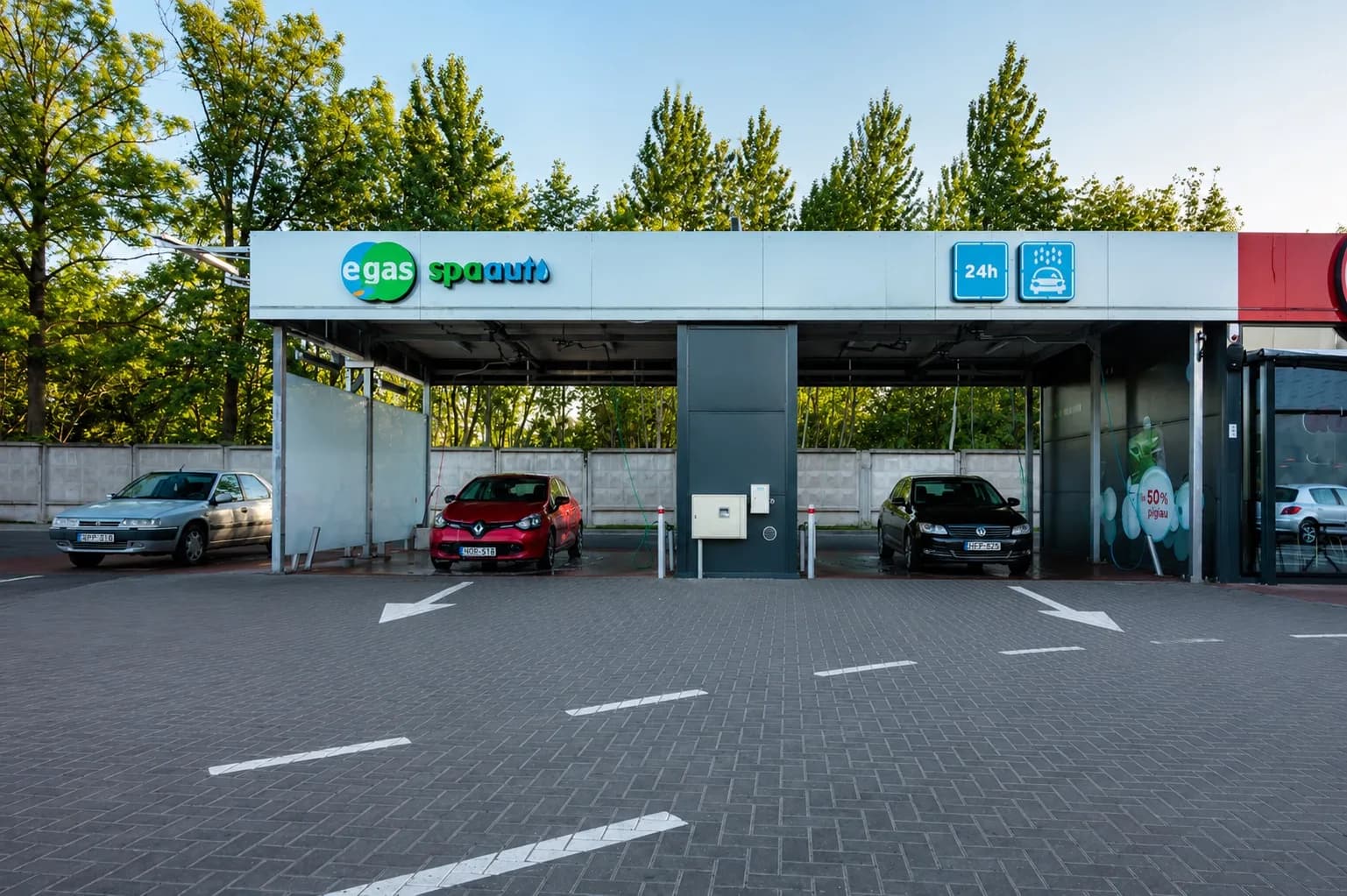 EGAS automobilių plovykla ir KEBAB INN kavinė, Europos pr. 43, Kaune