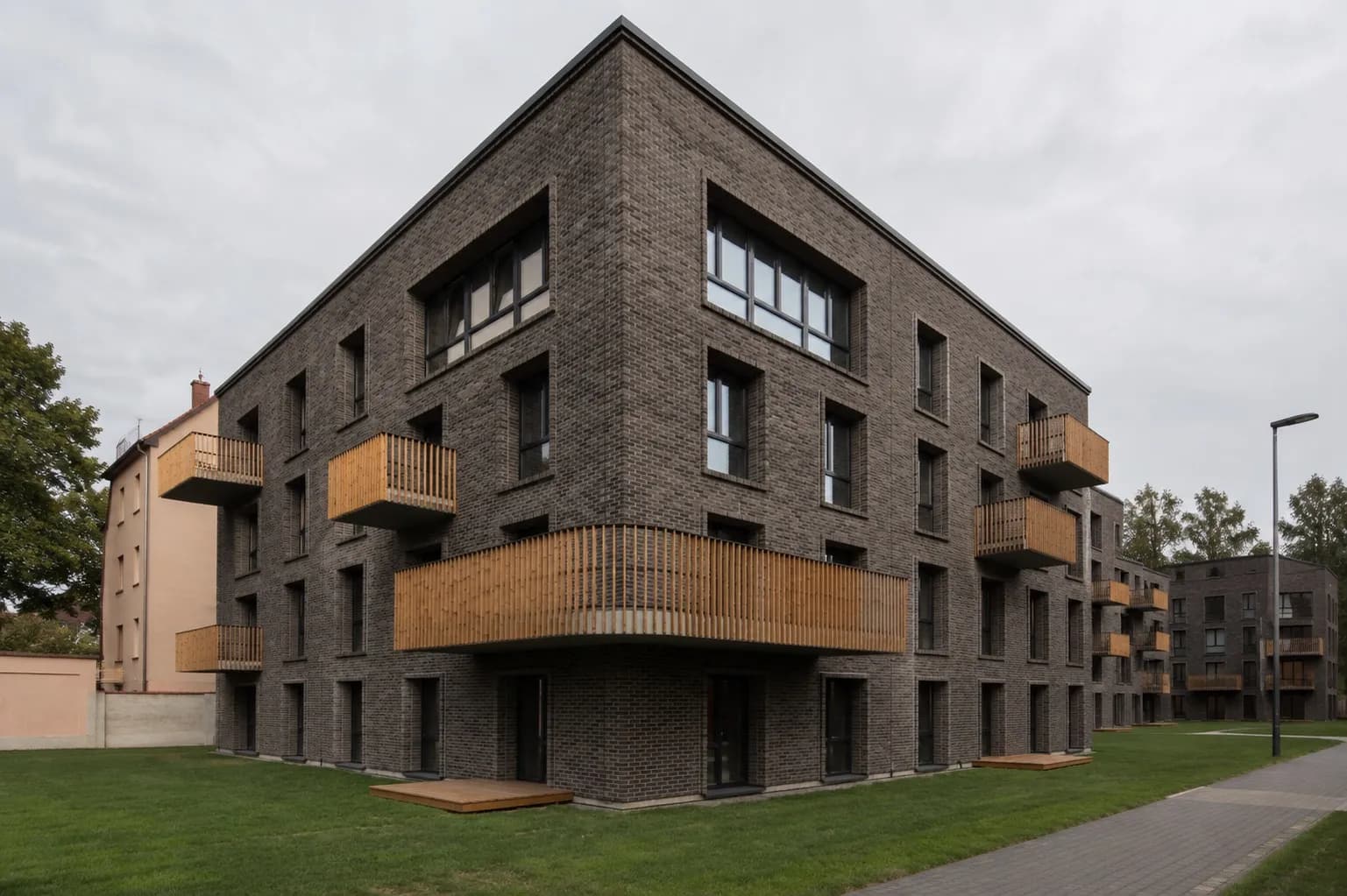 ĄŽUOLYNO NAMAI, Vaižganto g. 11, Kaune